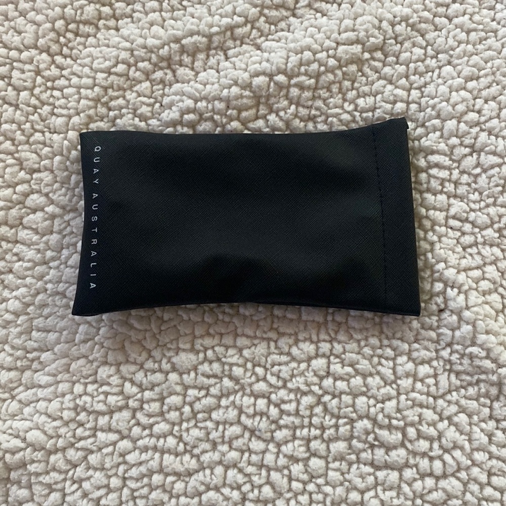 QUAY Australia glasses case
